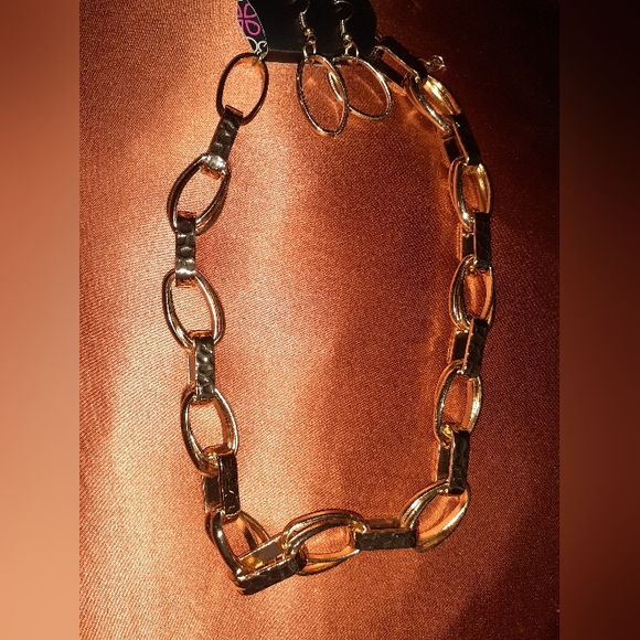 Motley In Motion Gold  Necklace and Earrings set. - Picture 3 of 5